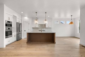 17-web-or-mls-1805-N-Black-Elm-17