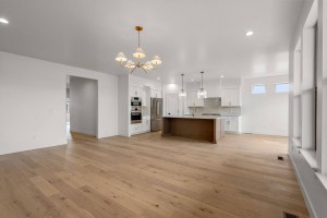 23-web-or-mls-1805-N-Black-Elm-23