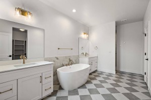 42-web-or-mls-1805-N-Black-Elm-42